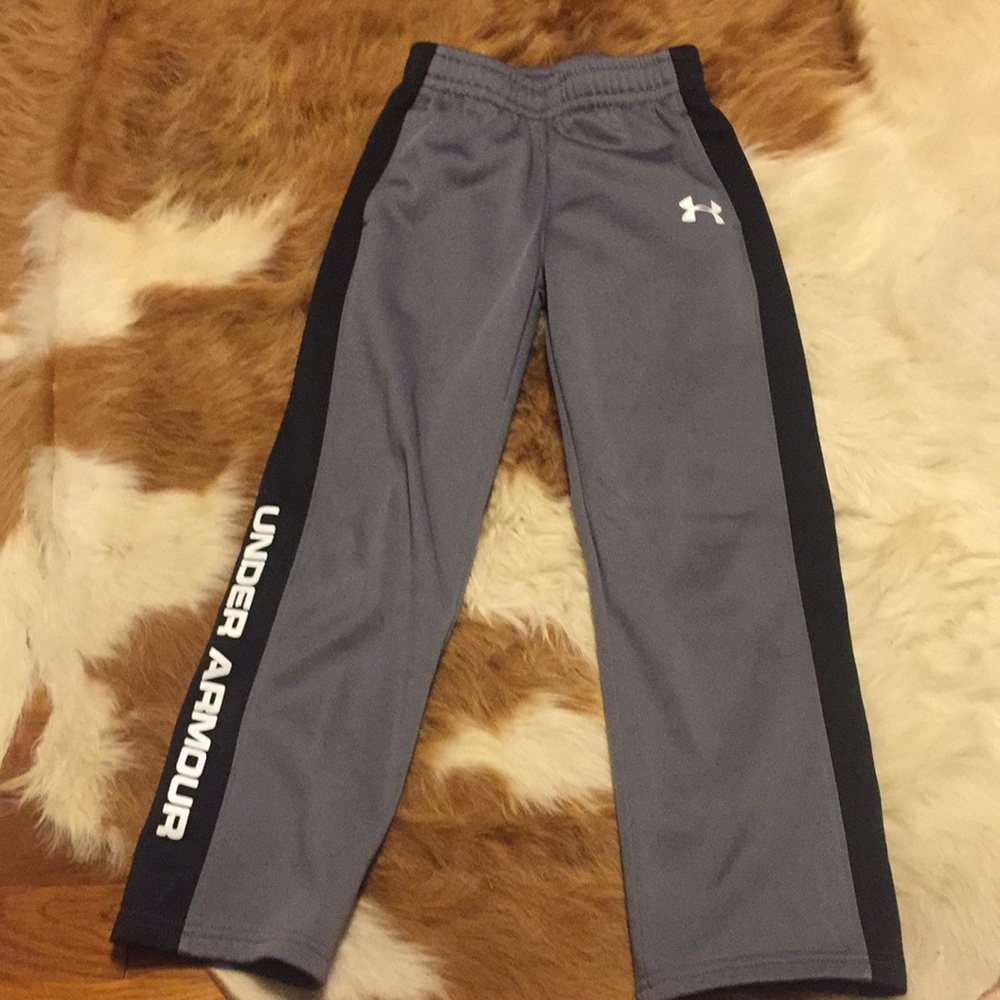 Boys Under Armour sweats size 7
